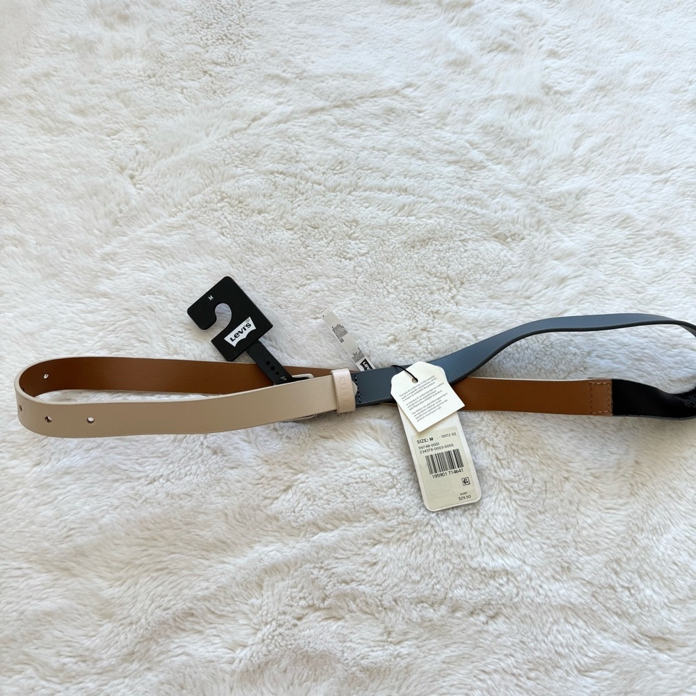 NWT!!! Levi’s women leather belt size 29.50$